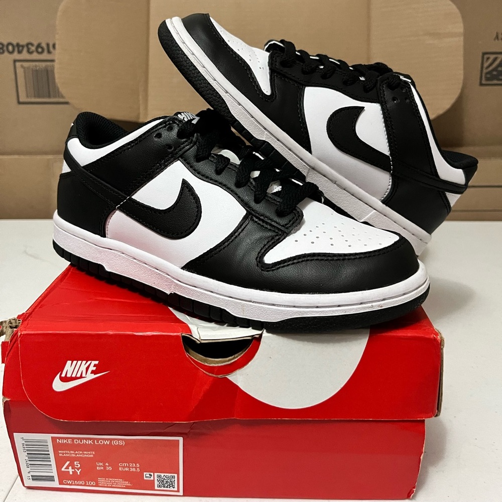 NIKE PANDA DUNK YOUTH🐼 Size 4.5Y !!